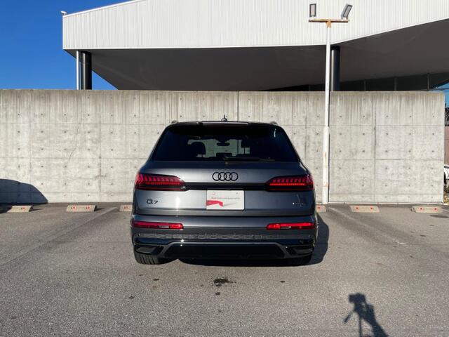 Audi Q7 5
