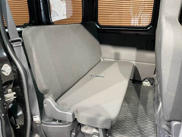Daihatsu Hijet Cargo 12