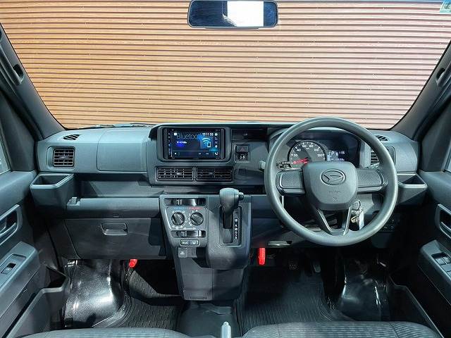 Daihatsu Hijet Cargo 2