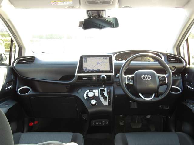 Toyota Sienta 11