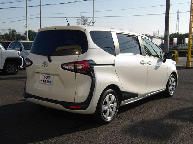 Toyota Sienta 6