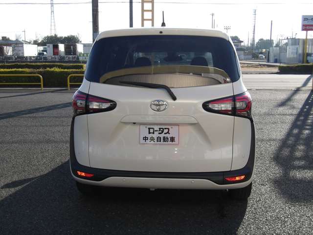 Toyota Sienta 8