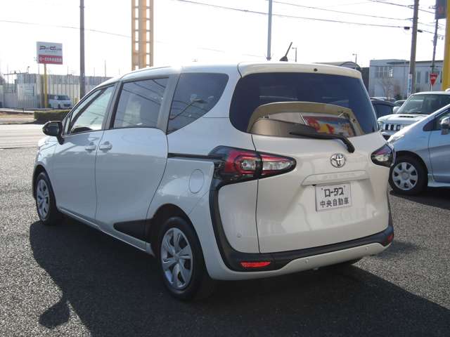 Toyota Sienta 9