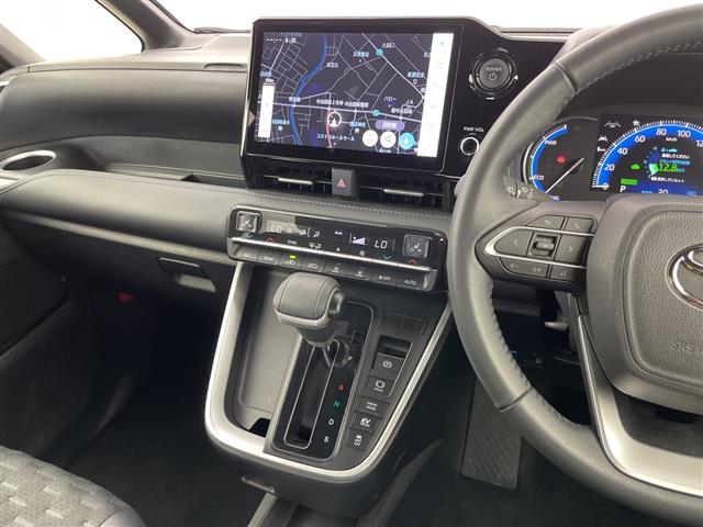 Toyota Voxy 12