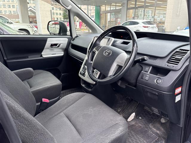 Toyota Noah 2