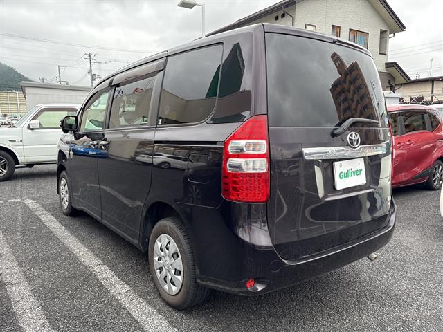 Toyota Noah 3