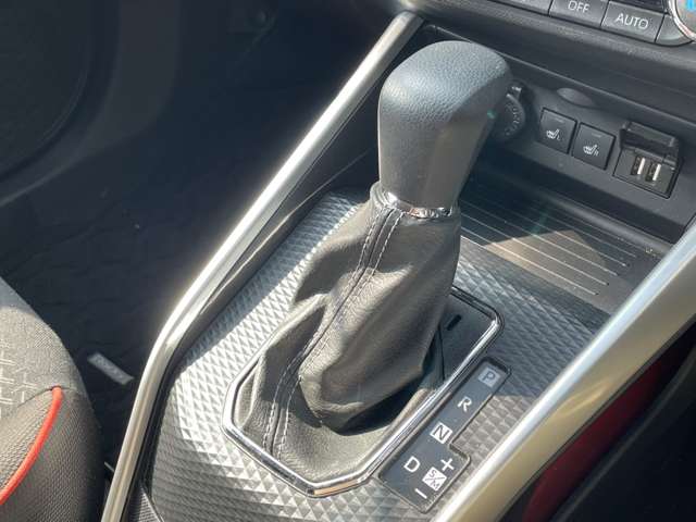 Daihatsu Rocky 12