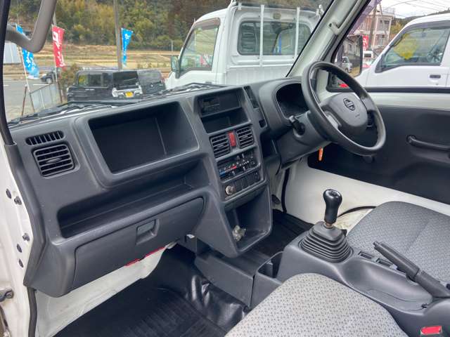 Nissan NT100 Clipper 9