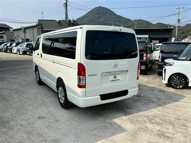 Toyota Hiace Van 11