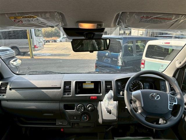 Toyota Hiace Van 3