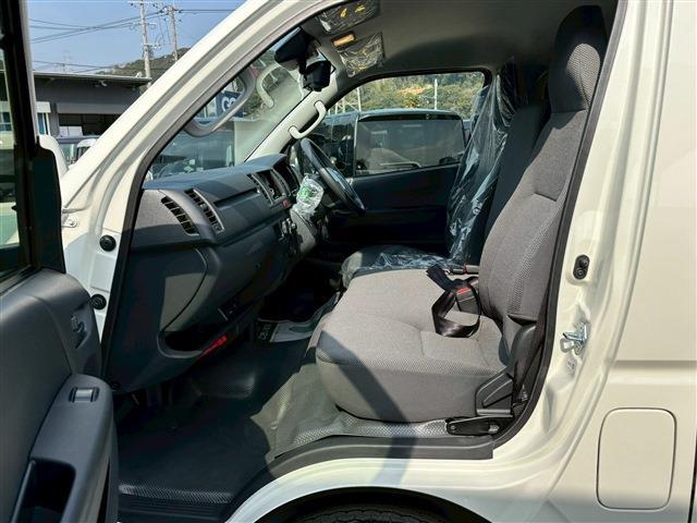 Toyota Hiace Van 4