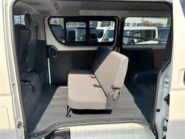 Toyota Hiace Van 5