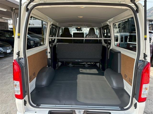 Toyota Hiace Van 6