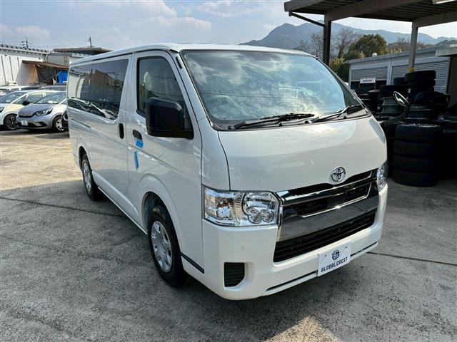 Toyota Hiace Van 8