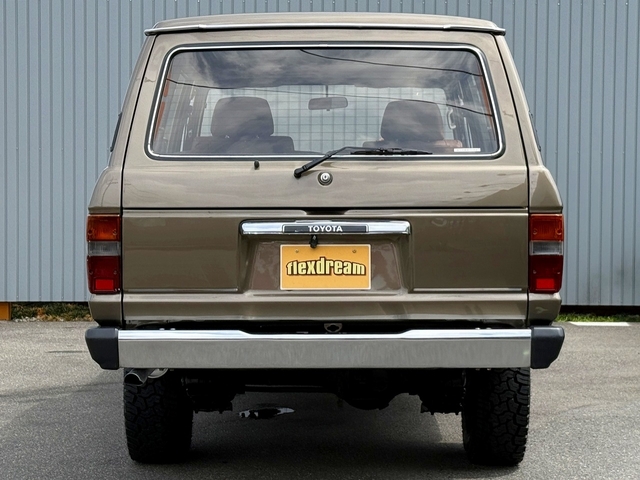 Toyota Land Cruiser 60 12