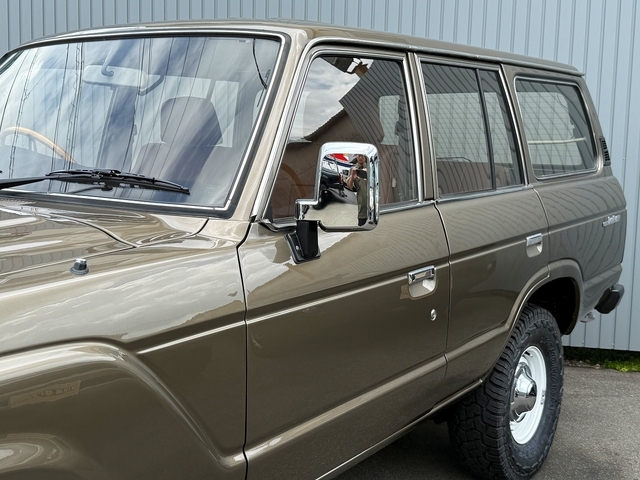 Toyota Land Cruiser 60 7