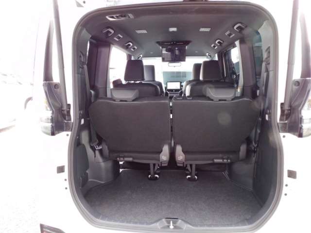 Toyota Voxy 3