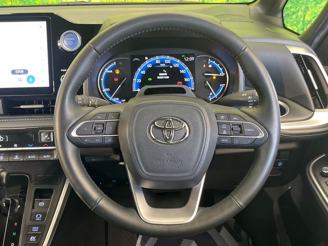 Toyota Voxy 12