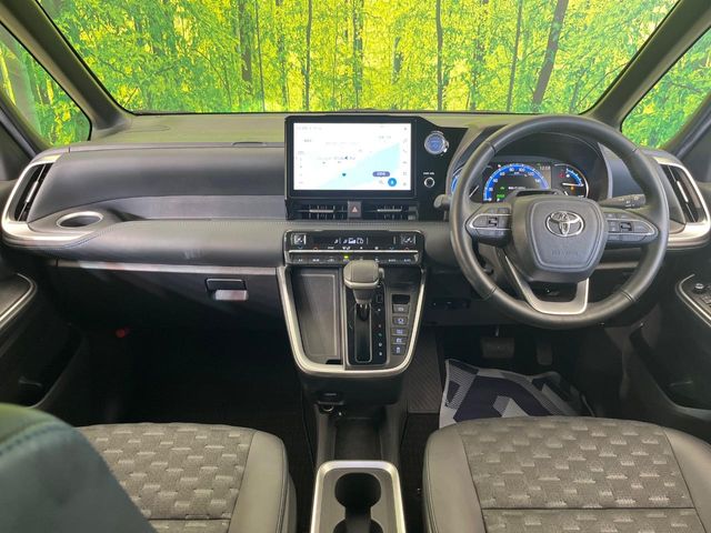 Toyota Voxy 2