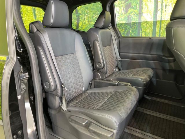Toyota Voxy 9