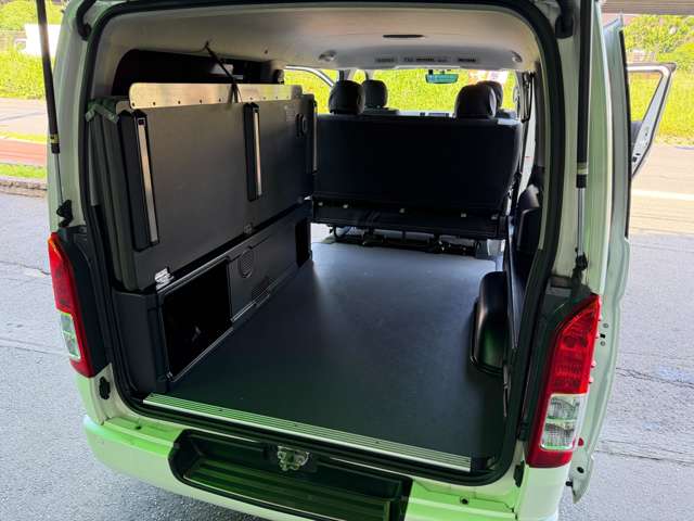 Toyota Hiace Van 11