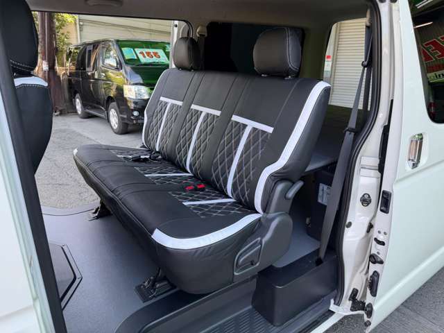 Toyota Hiace Van 8