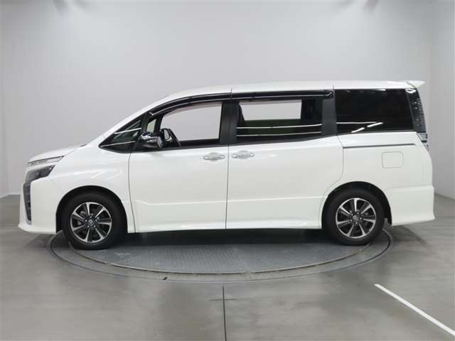 Toyota Voxy 4