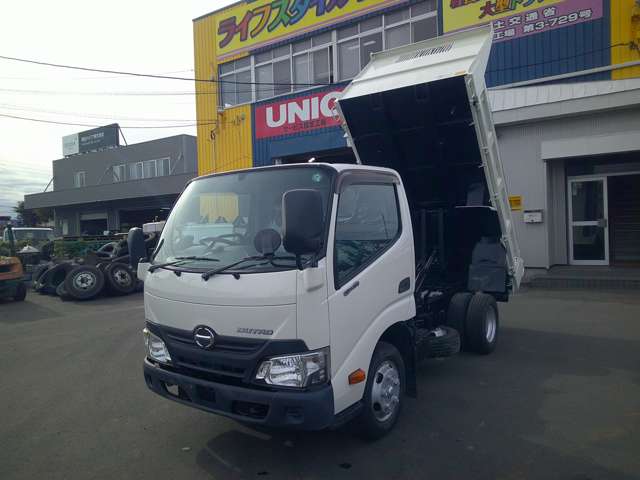 Hino Dutro 3