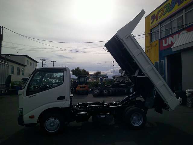 Hino Dutro 4