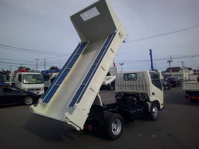Hino Dutro 7