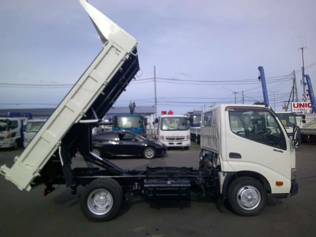 Hino Dutro 8