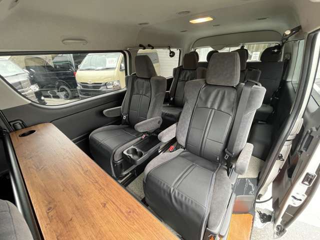 Toyota Hiace 2