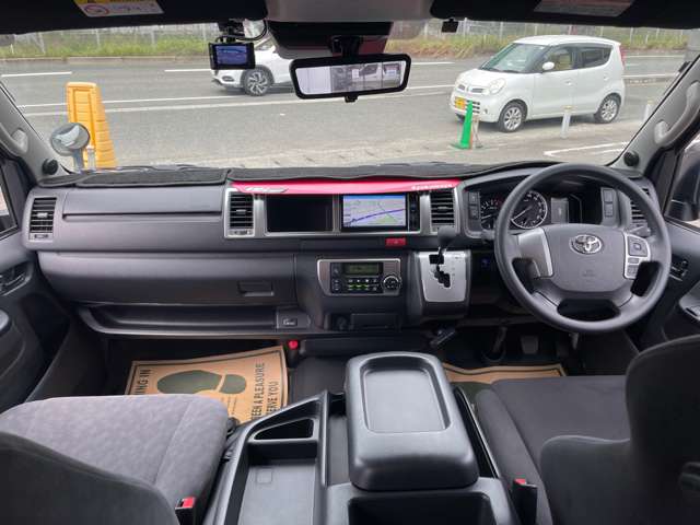 Toyota Hiace 6