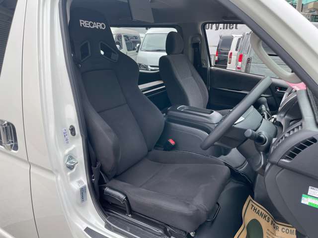 Toyota Hiace 7