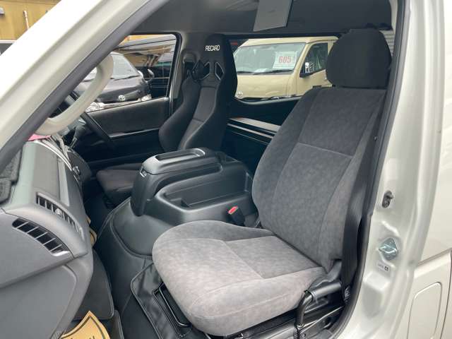 Toyota Hiace 8