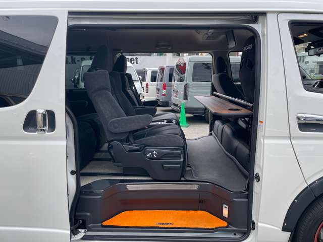 Toyota Hiace 9