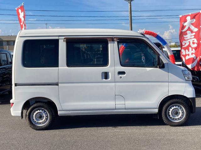Daihatsu Hijet Cargo 2