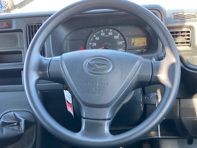 Daihatsu Hijet Cargo 3