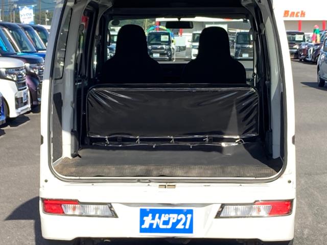 Daihatsu Hijet Cargo 5