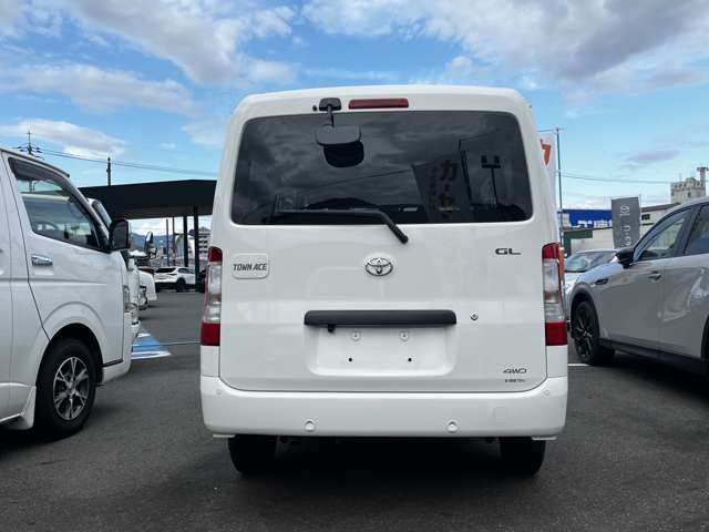Toyota Town Ace Van 8