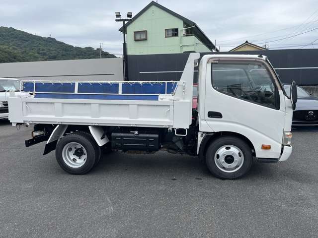 Hino Dutro 4