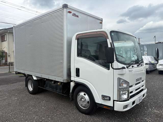 Isuzu Elf 3