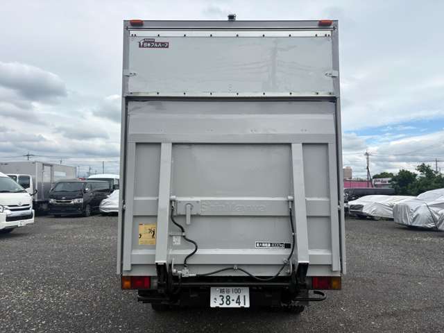 Isuzu Elf 6