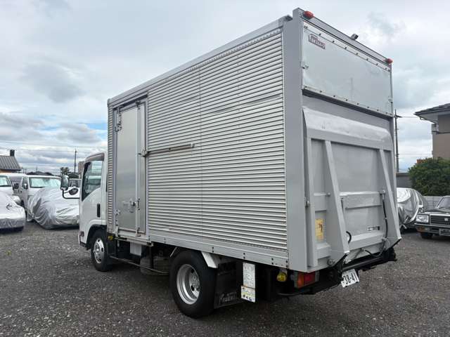 Isuzu Elf 8