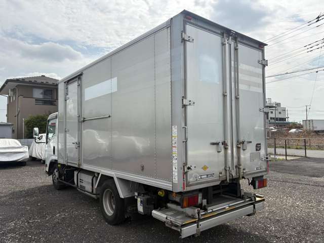 Isuzu Elf 12
