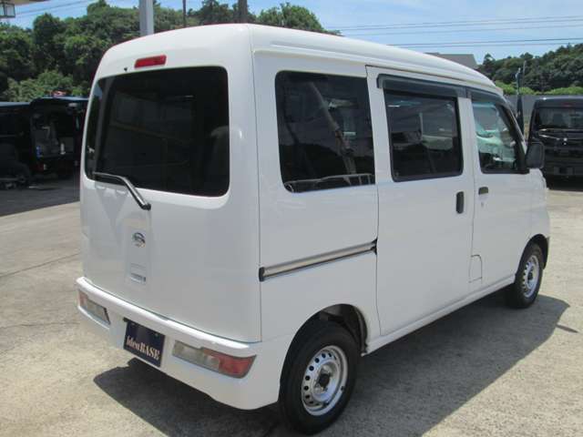 Daihatsu Hijet Cargo 11