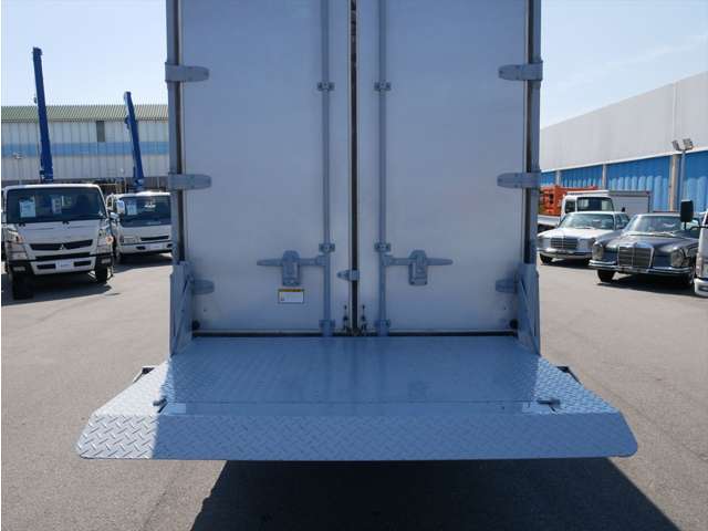 Isuzu Elf 11