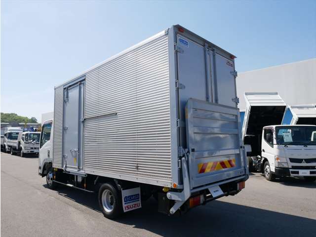 Isuzu Elf 4