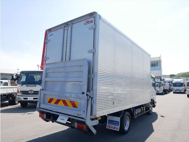 Isuzu Elf 6