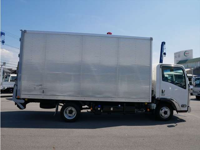 Isuzu Elf 7